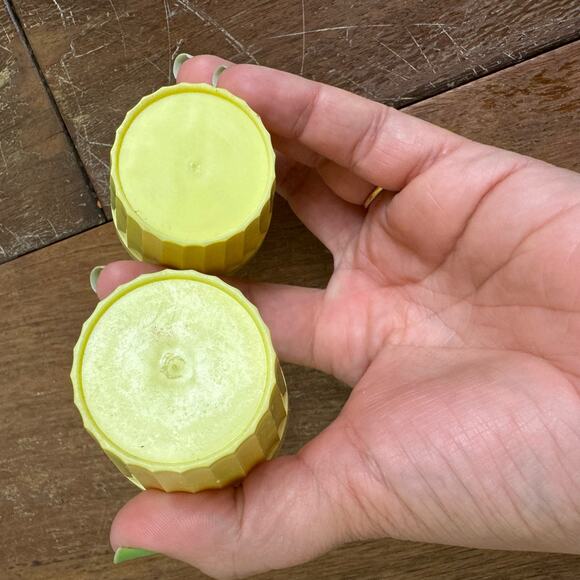 Vintage Retro Space Age Plastic Yellow Clear 3 opening Salt & Pepper Shakers - Picture 9 of 9